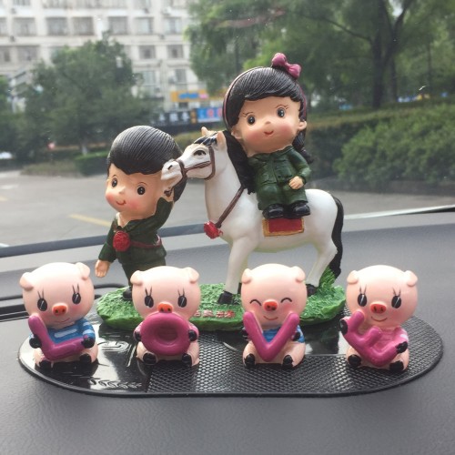 LOVE豬 汽車擺件 汽車飾品 車飾擺件 可愛創(chuàng)意車內(nèi)飾品 汽車用品g